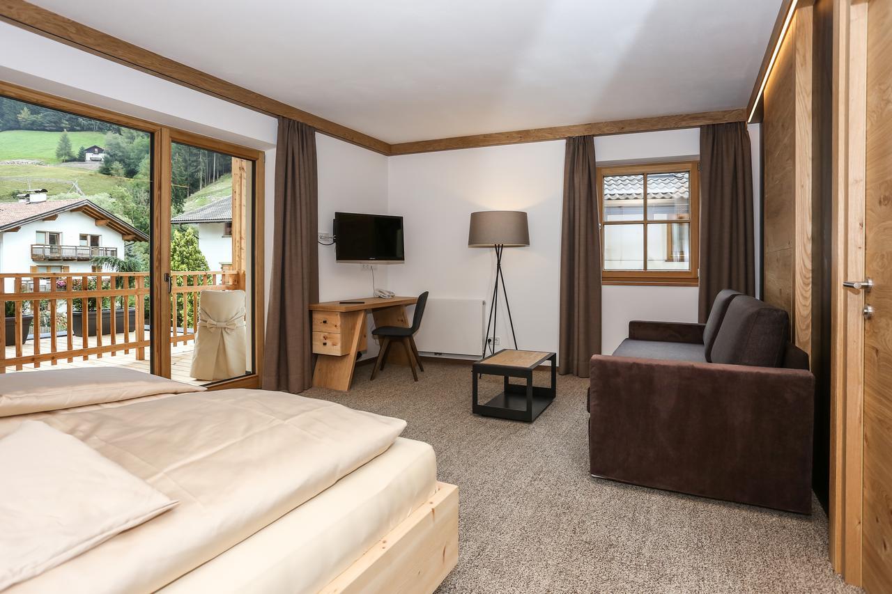 Hotel Gasthof Hoellriegl Sarentino Room photo