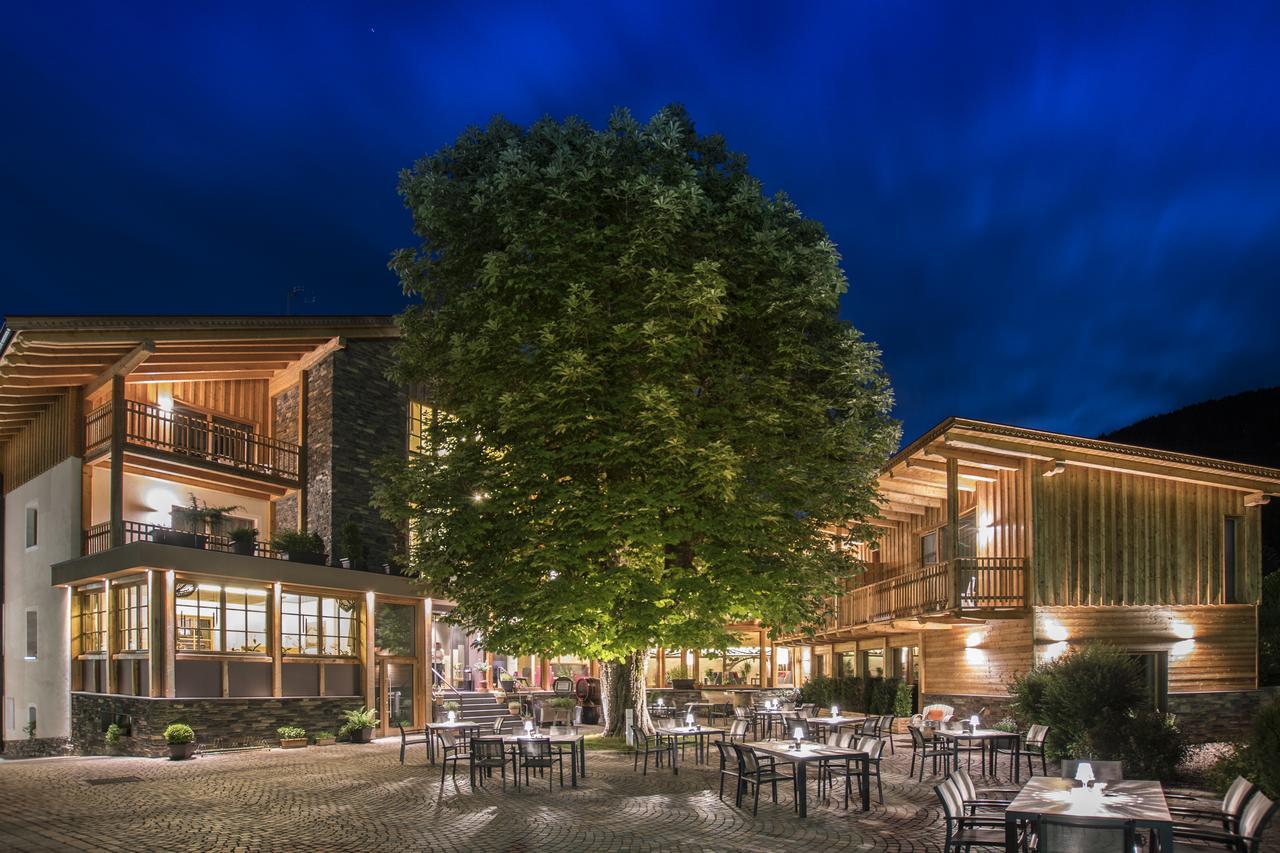 Hotel Gasthof Hoellriegl Sarentino Exterior photo