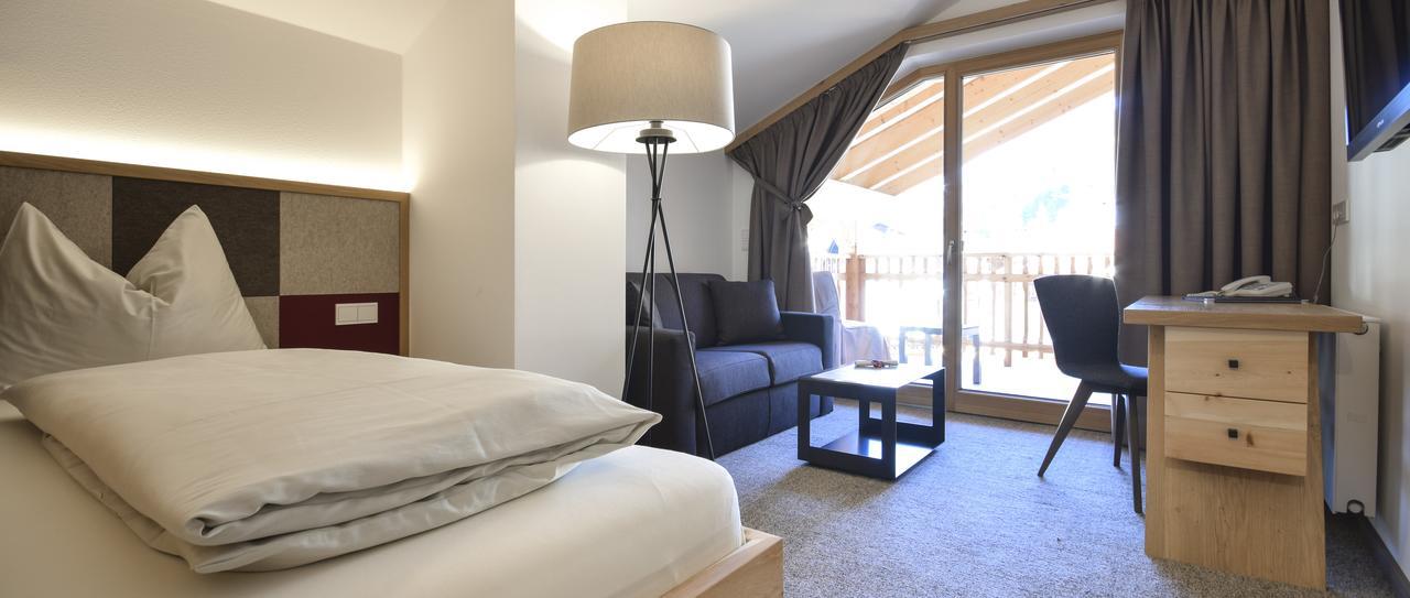 Hotel Gasthof Hoellriegl Sarentino Exterior photo